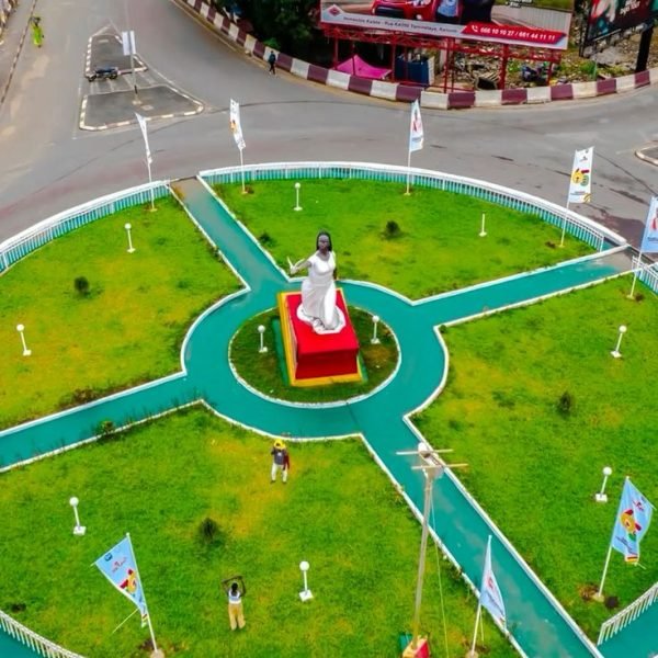 Guinée • Guinea • Guinée Conakry • ⵖⵓⵏⵉⵏ •… (1)